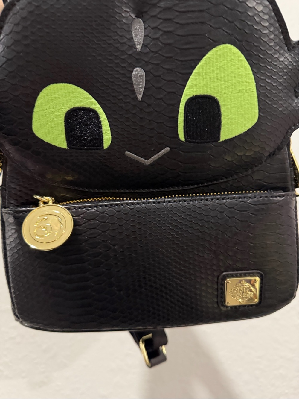 Universal Epic Universe Loungefly Toothless Dragon Backpack & Ears GOLD Limited - Picture 5 of 6